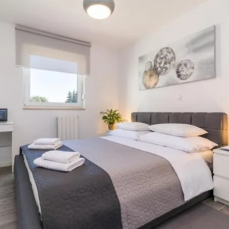 Apartment Neu Hervorragende 4-sterne-barbieri-wohnung In Der Nahe Des Meeres In Pula, Istrien *